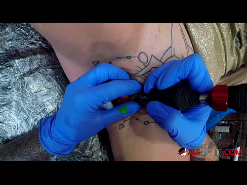 ❤️ tattooed ທີ່ສຸດ Hottie Sully Savage ໄດ້ຮັບ tattoo ສຸດ clitoris ຂອງນາງ ເພດ ຢູ່ຄອມ lo.xxxgr.ru